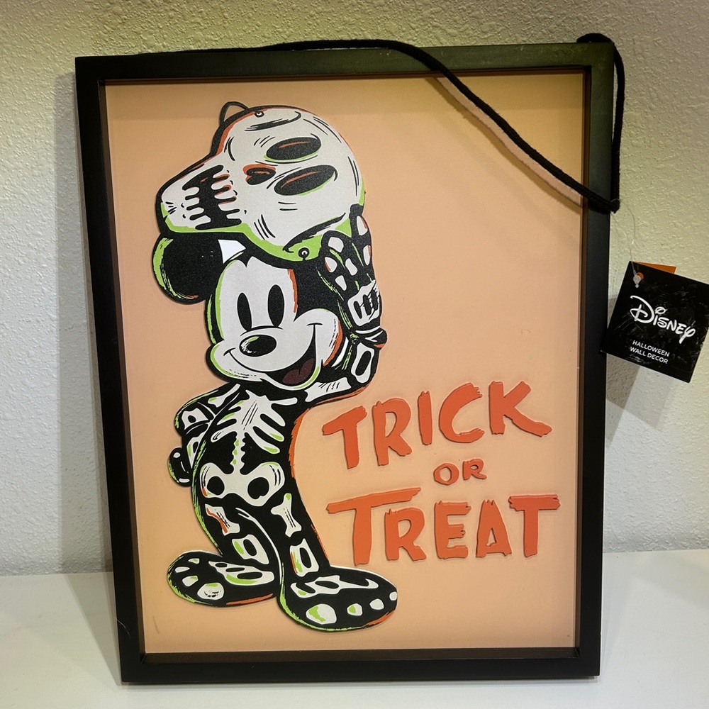 NWT Disney's Mickey Mouse Halloween Trick Or Treat Wall Decor - Picture 7 of 10